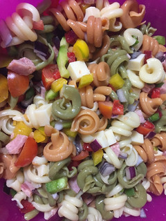 Una foto de Ensalada de pasta, ideal para compartir en un día de campo