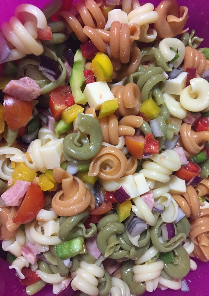 Una foto de Ensalada de pasta, ideal para compartir en un día de campo