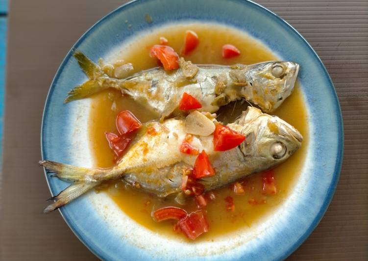 Cara Gampang Menyiapkan Ikan kembung masak simpel yang Enak