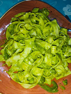 Una foto de Pesto vegano con almendras