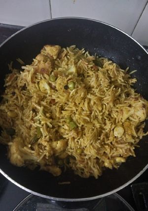 A picture of Gobi & Matar pulao.