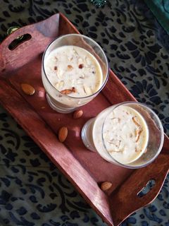A picture of Dates and almonds shake.