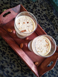 A picture of Dates and almonds shake.