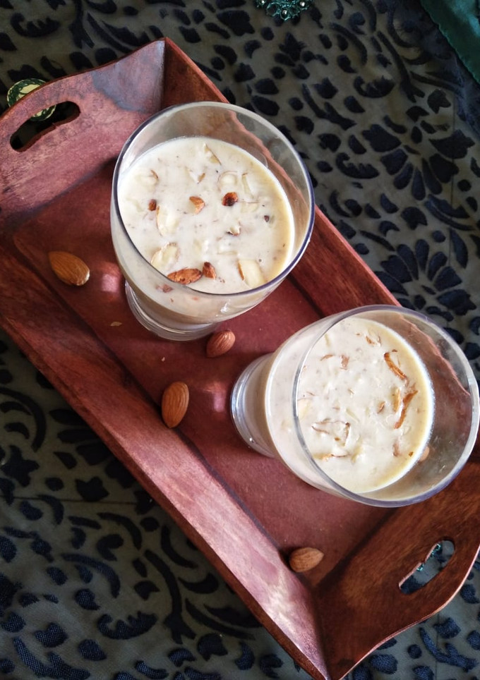 A picture of Dates and almonds shake.