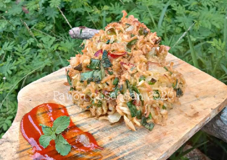 Cara Gampang  Martabak Mie Instan Jadi, Lezat Sekali