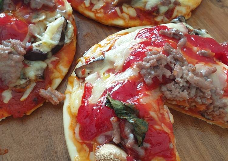 Langkah Mudah untuk Membuat Delicate mini pizza (smoked beef mushroom) yang Bikin Ngiler