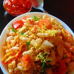 A picture of Schezwan Kurmura Bhel.