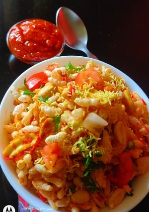A picture of Schezwan Kurmura Bhel.