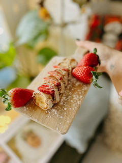 Una foto de Maki relleno de plátano
