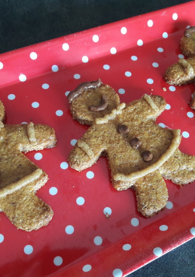 Una foto de Galletas navideñas de almendra y limón sin azúcar