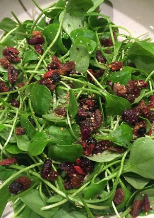 Une photo de Salade de pourpier aux baies séchées