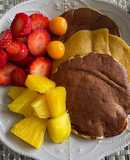 Panqueques de Plátano con Fruta Fresca
