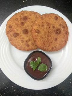 வெங்காய கச்சோரி (Venkaaya kachori recipe in tamil)_ செய்முறை முக்கிய புகைப்படம்