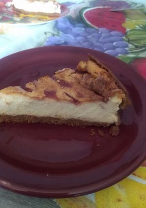 Una foto de Cheesecake con mermelada de fresa