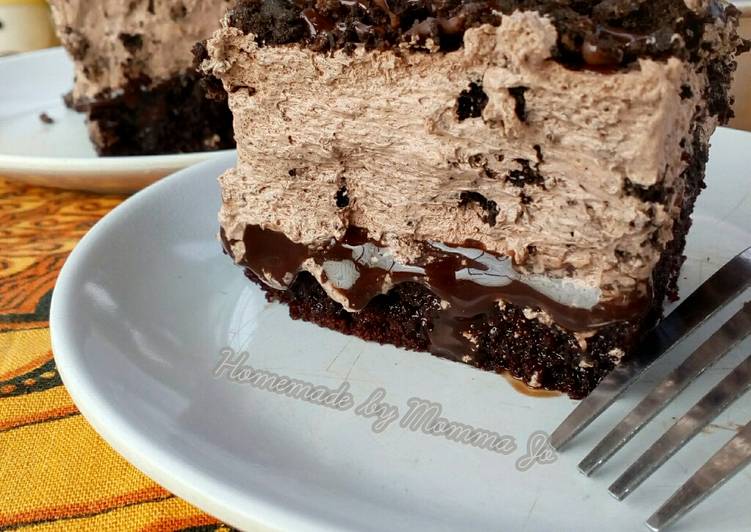 Cake potong coklat oreo