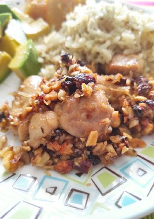 Una foto de Pollo en frutos secos