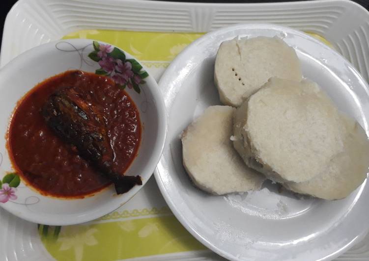 Boiled yam with tomato stew and titus fish