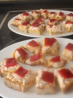 Una foto de Bocaditos de ensaladilla de bogavante