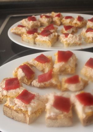 Una foto de Bocaditos de ensaladilla de bogavante