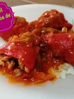 Una foto de Pimientos del piquillo rellenos de carne
