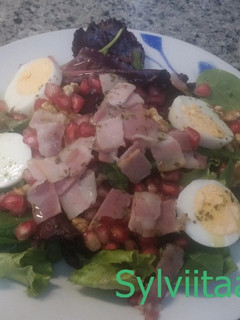 Una foto de Ensalada templada con vinagreta de perejil