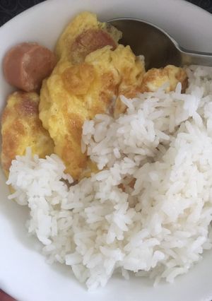 Hình của món Trứng chiên xúc xích.