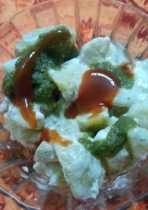A picture of Dahi Aloo Chat.