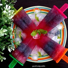 A picture of Berry Berry Popsicles #berrybonanaza.