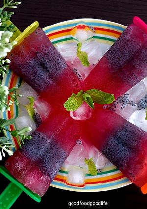 A picture of Berry Berry Popsicles #berrybonanaza.