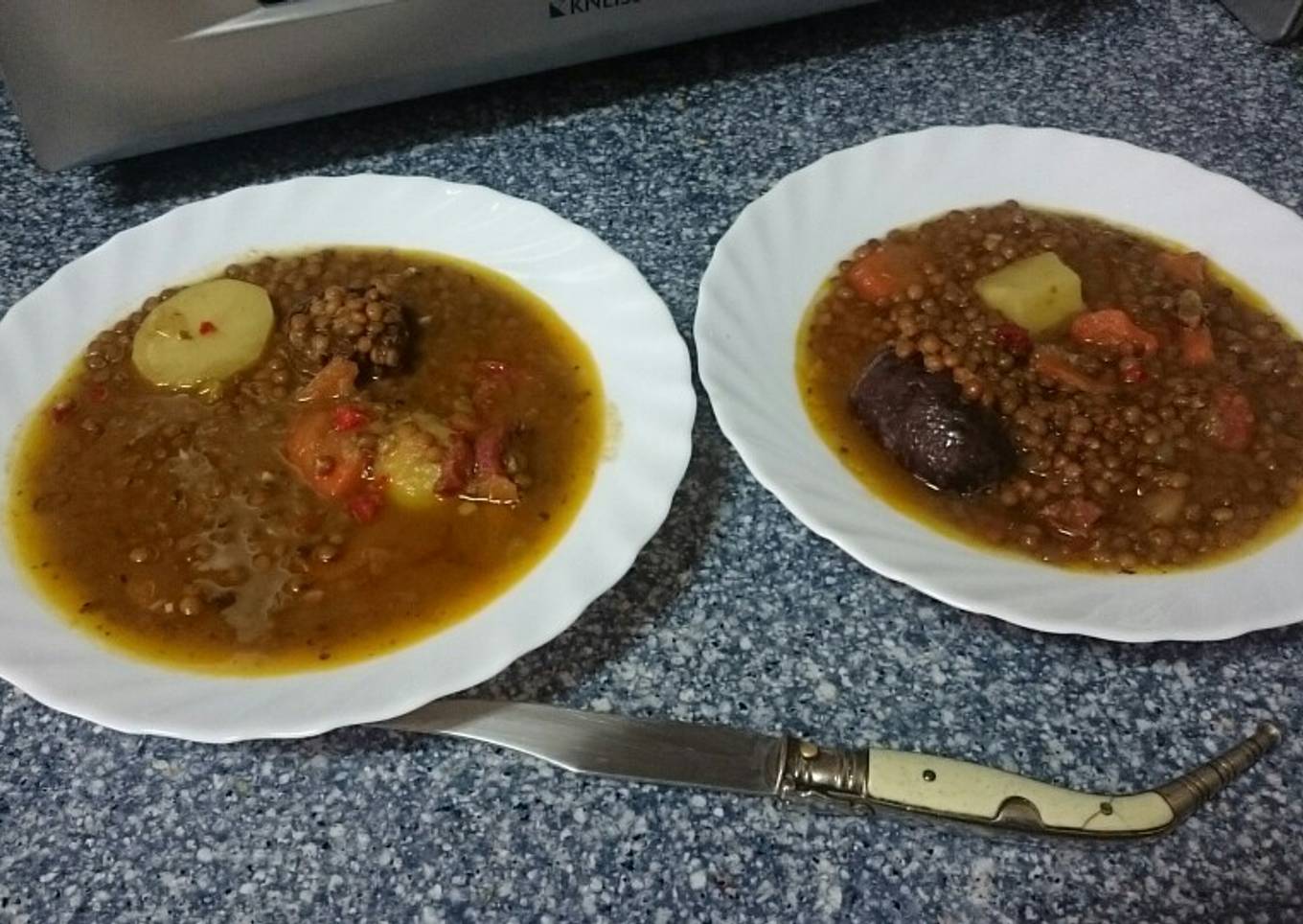 Lentejas estofadas con chorizo y morcilla