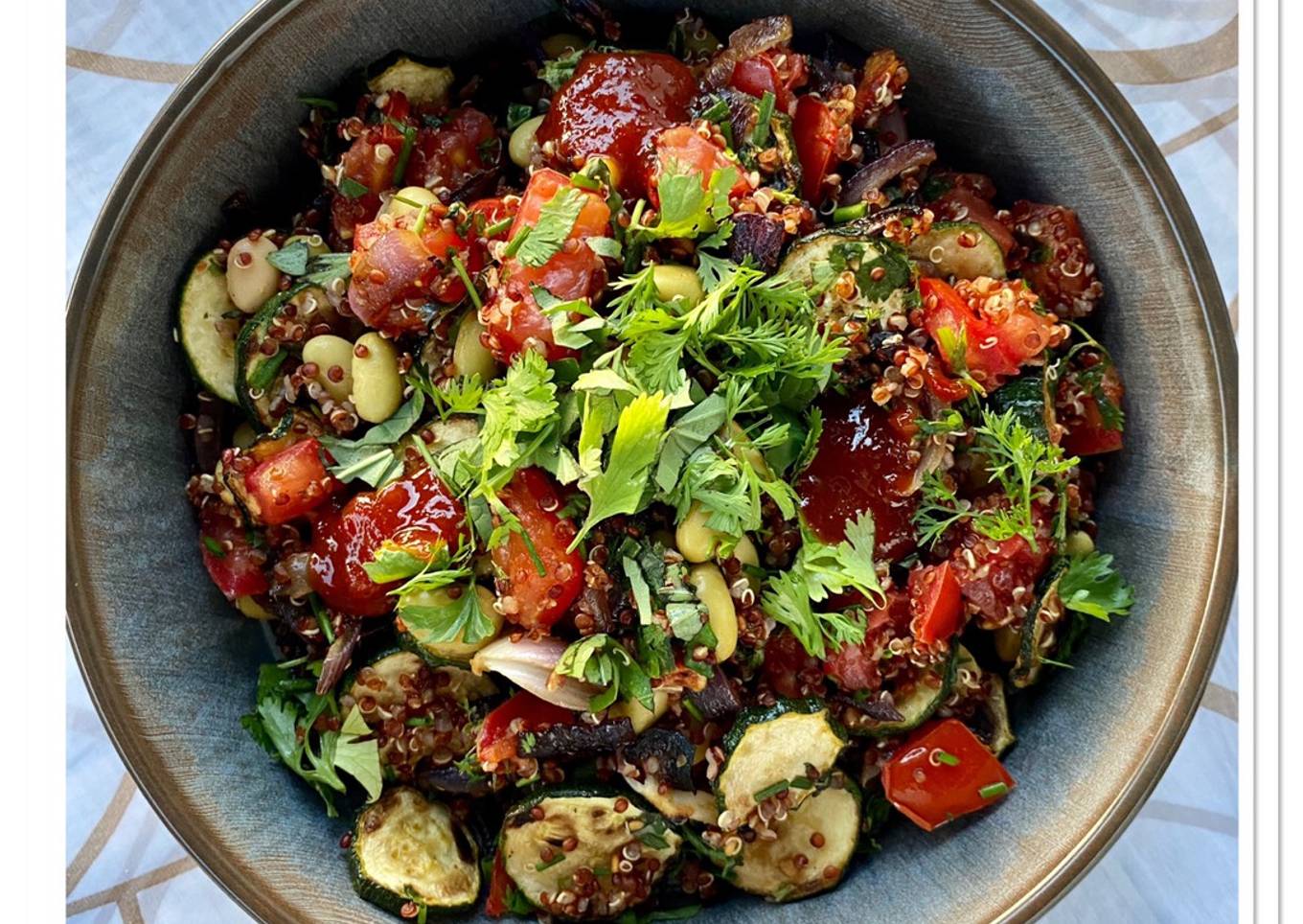 Salade de quinoa courgettes et tomates