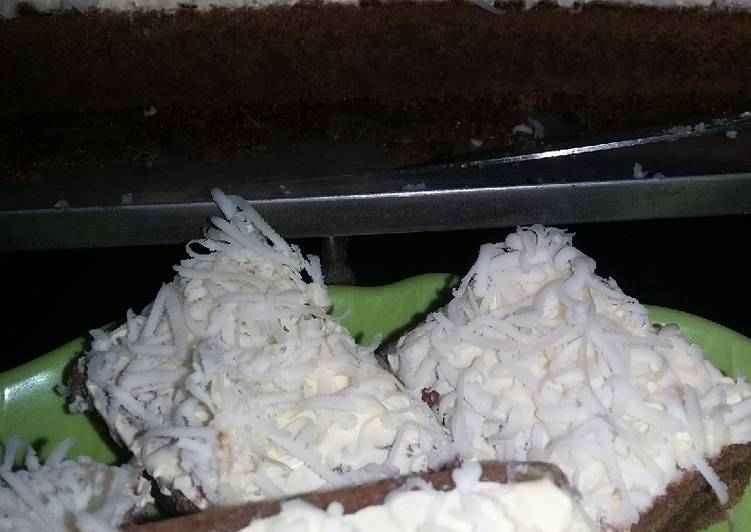 Bolu coklat topping keju🍰🍰🍰