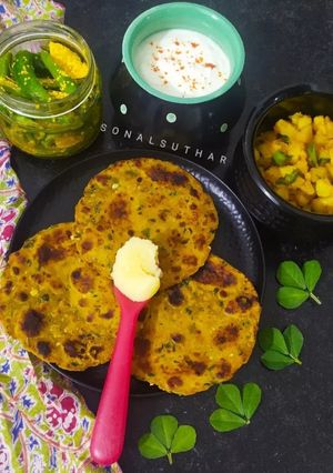 बाजरा मेथी थेपला (Bajra methi thepla recipe in Hindi) रेसिपी मुख्य फोटो