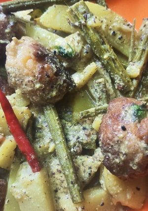 সজনে ডাঁটা দিয়ে বড়ার তরকারি (sojne danta diye borar torkari recipe in Bengali) রেসিপির প্রধান ছবি