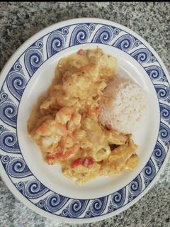 Una foto de Pescado con langostinos, en salsa de curry