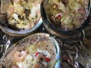Una foto de mariscos en concha