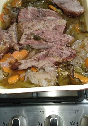 Una foto de Plateada al horno con verduras