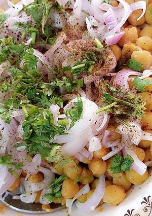 A picture of Chana chat.