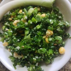 A picture of Spring onion salad.