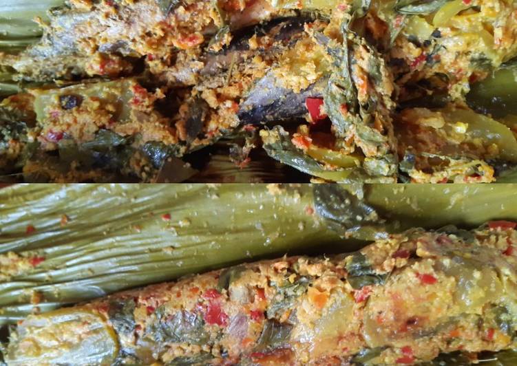 Bagaimana Menyiapkan Pepes Pindang Tongkol Anti Gagal