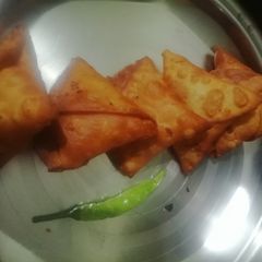 A picture of Onion samosa.
