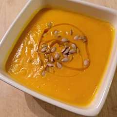 Una foto de Crema de calabaza con sus semillas