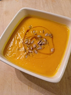Una foto de Crema de calabaza con sus semillas