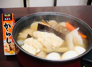 Una foto de Sopa tipo Oden japonés ODEN o CANTODAQUI🇺🇾🇯🇵関東炊き（関西風おでん🍢）
