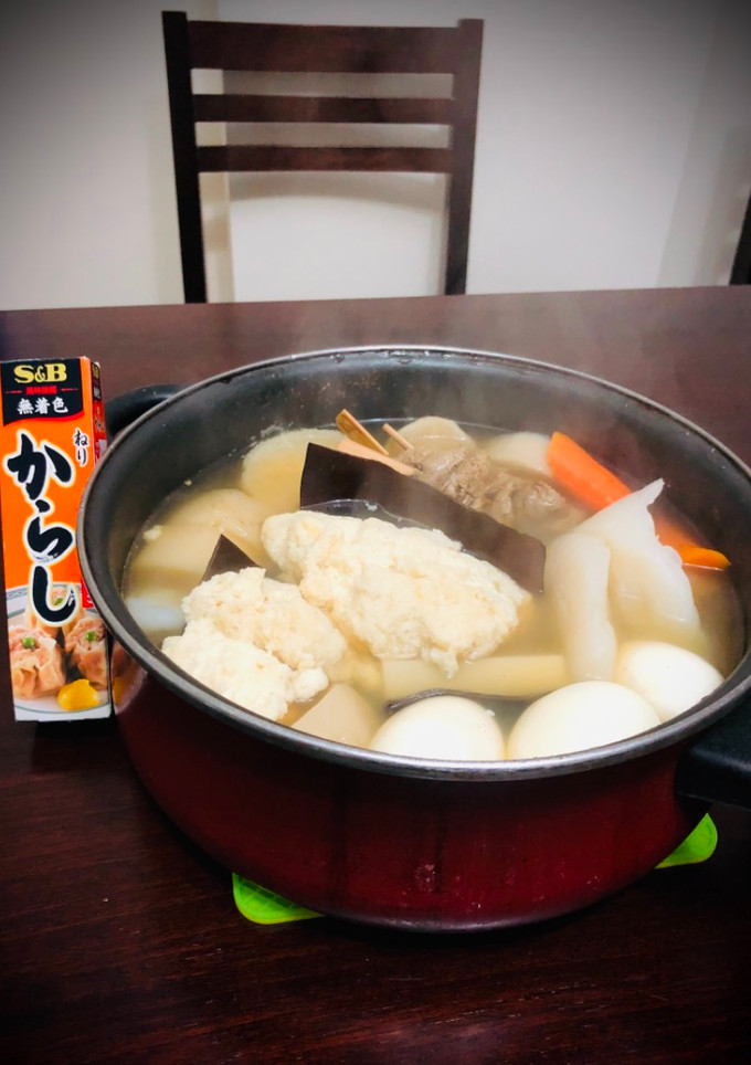 Una foto de Sopa tipo Oden japonés ODEN o CANTODAQUI🇺🇾🇯🇵関東炊き（関西風おでん🍢）