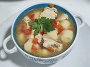 Una foto de sopa de morrón