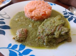 Una foto de Pollo en salsa de poblano