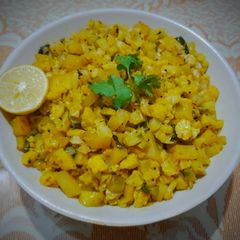 A picture of Cauliflower and potato dry bhaji.