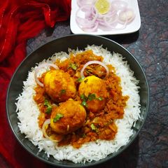 A picture of Egg Curry.