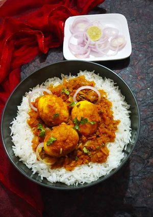 A picture of Egg Curry.